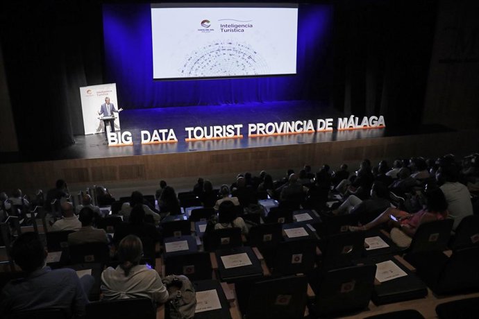 El presidente de Turismo Costa del Sol y de la Diputación de Málaga, Francisco Salado, presenta Big Data Tourist
