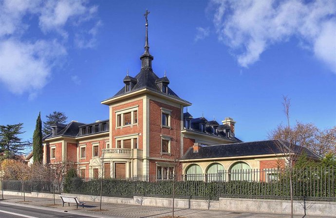 Archivo - El Colegio de Médicos de Navarra convoca dos becas de apoyo a la formación MIR