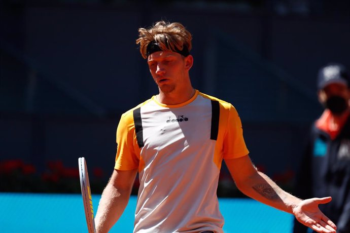Archivo - Alejandro Davidovich Fokina of Spain in action during his Men's Singles match, round of 32, against Daniil Medvedev of Russia on the ATP Masters 1000 - Mutua Madrid Open 2021 at La Caja Magica on May 5, 2021 in Madrid, Spain.