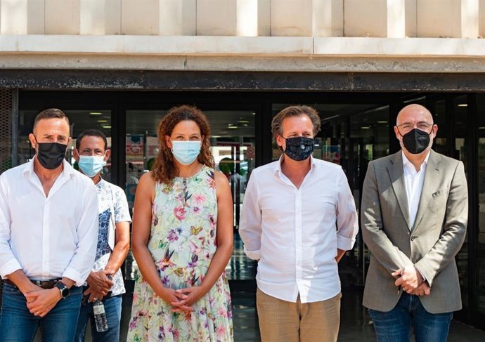 La presidenta del Consell de Mallorca, Catalina Cladera, en su reunión con el Ayuntamiento de Capdepera.
