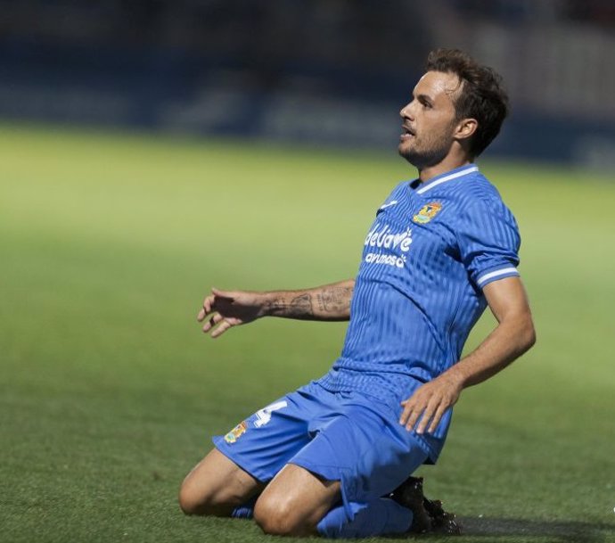 Pedro León celebra uno de sus goles en el Fuenlabrada-Cartagena de LaLiga SmartBank 2021-2022