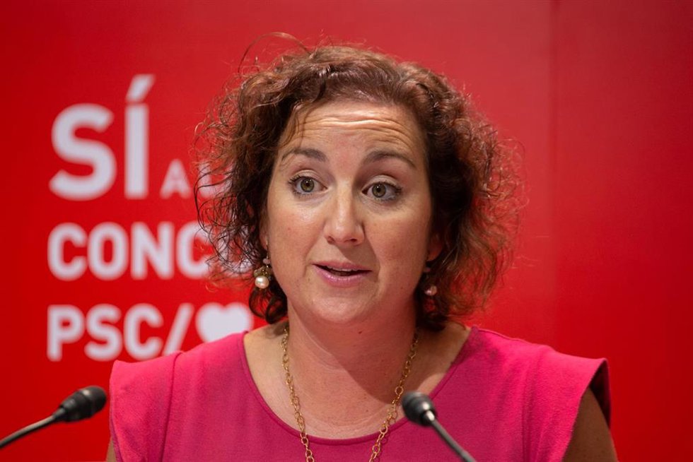 La portavoz del PSC en el Parlament, Alicia Romero, en rueda de prensa en la sede del PSC. 