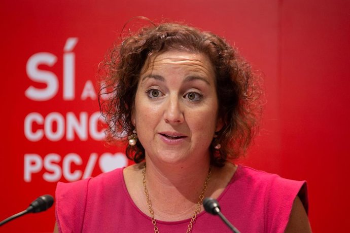 La portavoz del PSC en el Parlament, Alicia Romero, en rueda de prensa en la sede del PSC. 