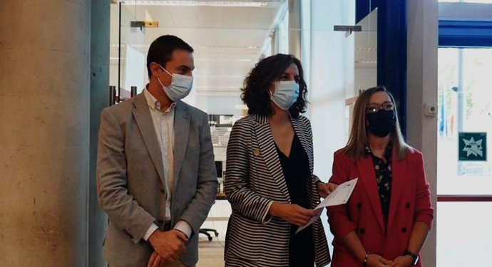 Los portavoces adjuntos del PSOE en la Asamblea de Madrid Juan Lobato e Irene Lozano y la diputada Lorena Morales.