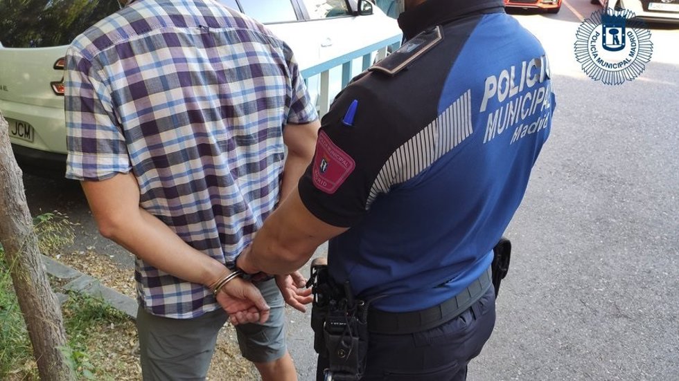 Archivo - Detenido por la Policía Municipal de Madrid. Recursos.