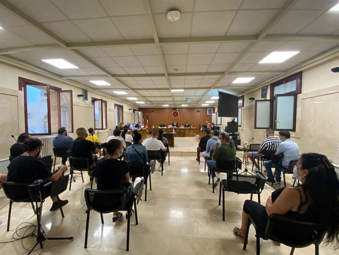 Dos de los 23 acusados por organización criminal se declaran inocentes durante el juicio al clan de 'Los Peludos'