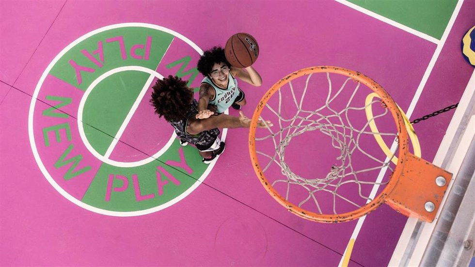 Nike inaugura en Barcelona Play Now BCN, un espacio exterior para redescubrir el deporte.