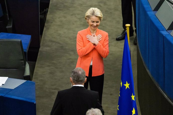 15 September 2021, France, Strasbourg: President of the European Commission Ursula von der Leyen (R)reacts after her speech during a plenary session of the European Parliament. Photo: Philipp von Ditfurth/dpa