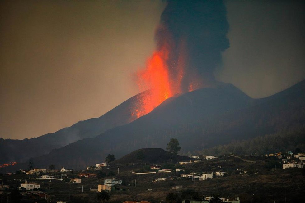 El volcán de Cumbre Vieja en La Palma, a 27 de septiembre en Las Manchas, La Palma, Santa Cruz de Tenerife, Canarias (España).