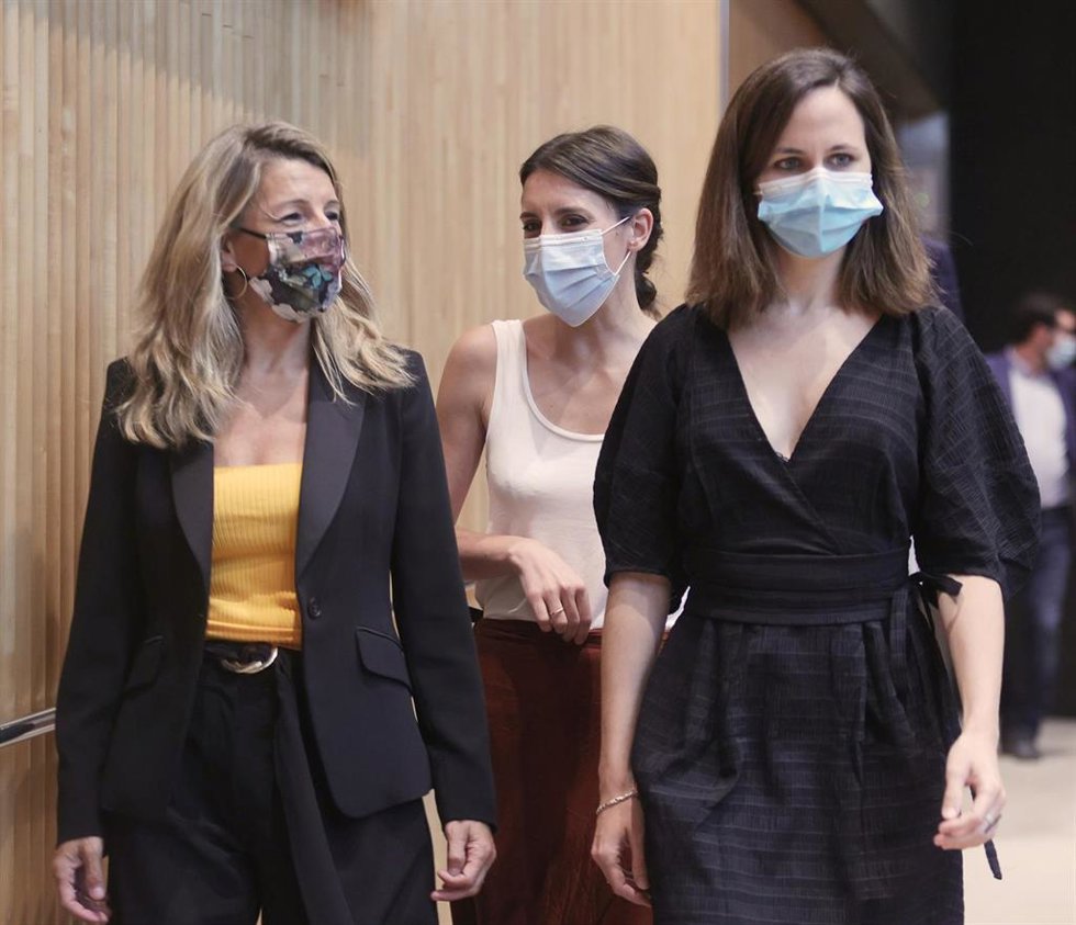 Archivo - (I-D) La vicepresidenta segunda del Gobierno y ministra de Trabajo y Economía Social, Yolanda Díaz; la ministra de Igualdad, Irene Montero y la ministra de Derechos Sociales y Agenda 2030, Ione Belarra