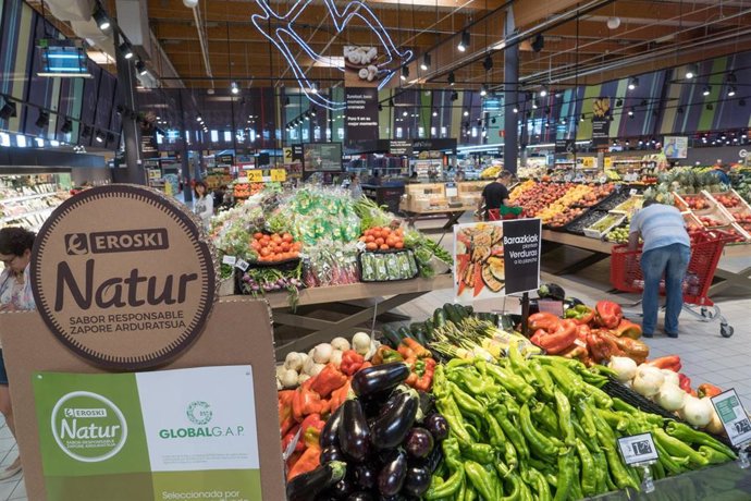 Archivo - Leioa 10-08-2018 Mostradores Con Frutas Y Verduras En El Hipermercado Eroski Artea Mitxi