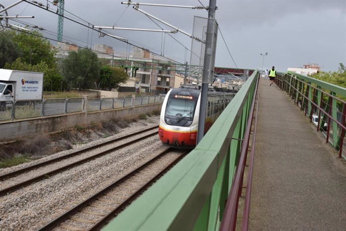 SFM concluye las obras de rehabilitación de la pasarela peatonal que atraviesa la línea en Inca