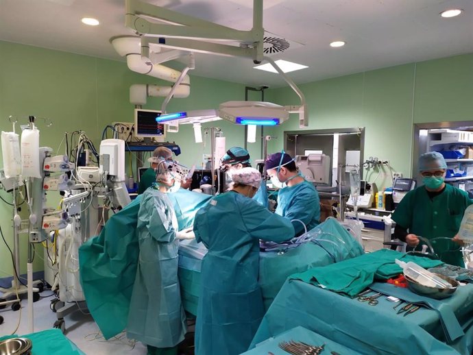 Más de 400 pacientes de alta complejidad en enfermedades del corazón, intervenidos cada año en el Hospital Clínico Universitario Virgen de la Victoria