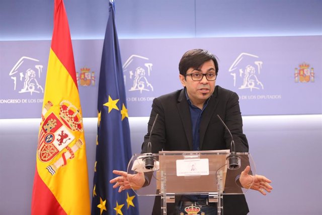 Archivo - El secretario primero del Congreso y diputado de ECP, Gerardo Pisarello, interviene en una rueda de prensa posterior a una sesión de la Mesa del Congreso celebrada en el Congreso de los Diputados, en Madrid, (España), a 2 de marzo de 2021.