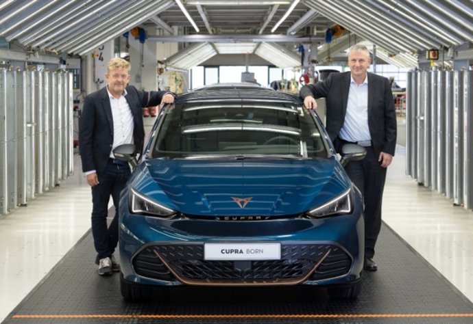 Archivo - Cupra comienza la producción en serie de su primer coche completamente eléctrico, el Cupra Born, en la planta de Zwickau (Alemania).