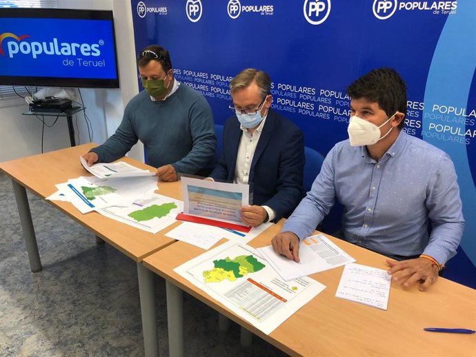 Dirigentes del PP Teruel tras la reunión de la Comisión Sectorial de Agricultura.