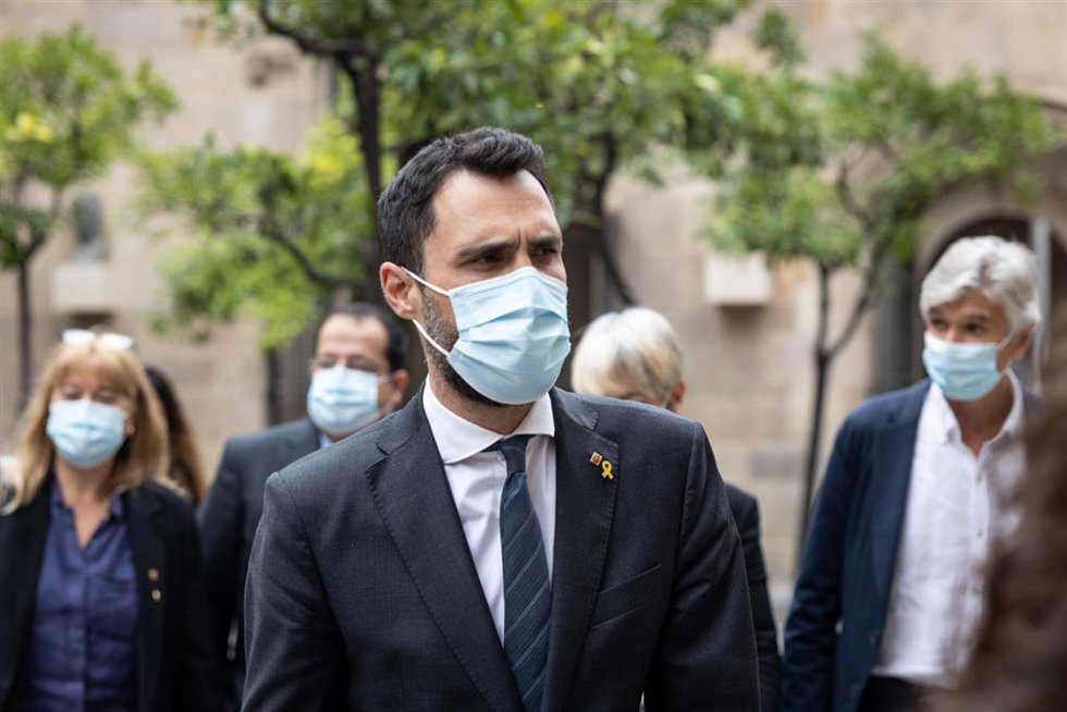 El conseller de Empresa y Trabajo, Roger Torrent, acude a una reunión con todos los consellers del Govern. ARCHIVO.