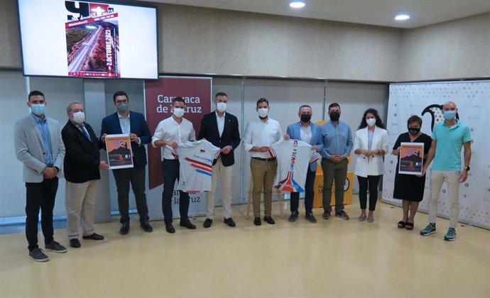 Archivo - Patrocinadores y organizadores de la prueba tras la presentación de esta mañana