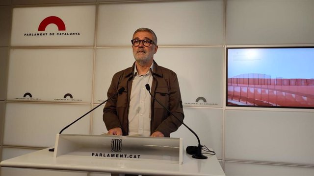 El diputado de la CUP Carles Riera en rueda de prensa en el Parlament