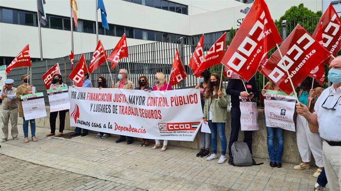 Concentración de CCOO en Mérida para pedir un convenio  justo para la dependencia