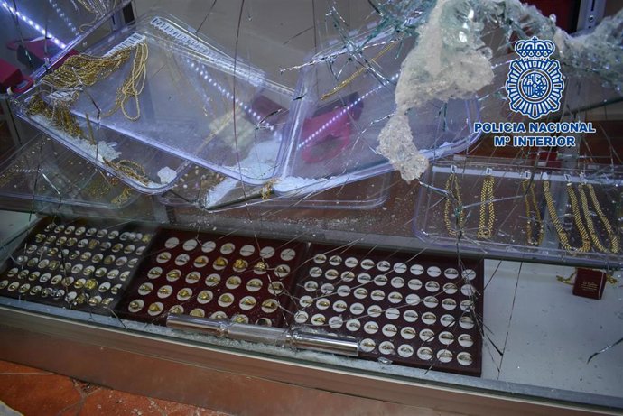 Daños causados en la joyería por el atracador