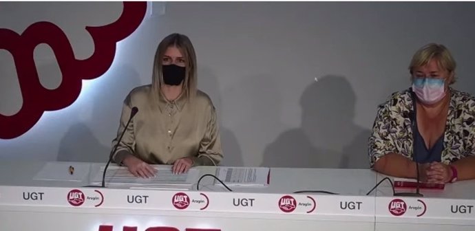 La secretaria del sector de Educación de UGT Servicios Públicos Aragón, Mararena Nebot, y la secretaria de Organización, Salud laboral e Igualdad UGT Servicios Públicos Aragón, María José Abad