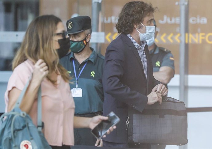 Rubén Trenzano entra en los juzgados de Valncia