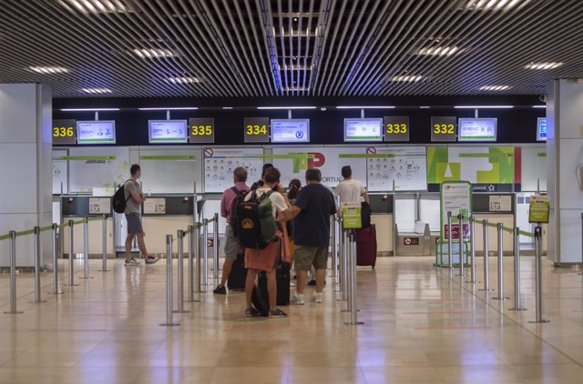 Archivo - Aeropuerto Adolfo-Suárez Madrid Barajas, a 9 de julio de 2021.