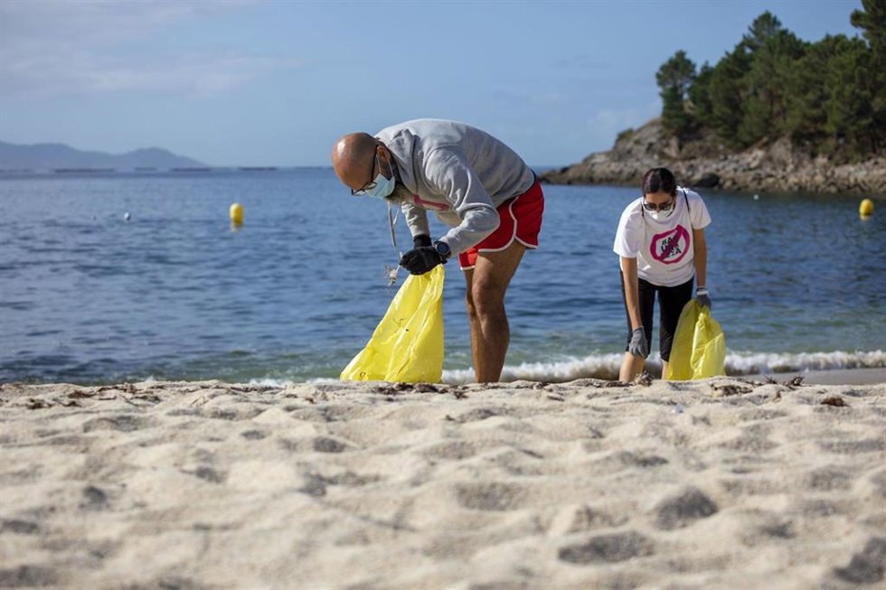Recogida de basuraleza en las costas españolas