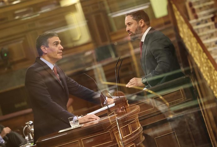 Archivo - Doble exposición del presidente del Gobierno, Pedro Sánchez, y el líder de VOX, Santiago Abascal
