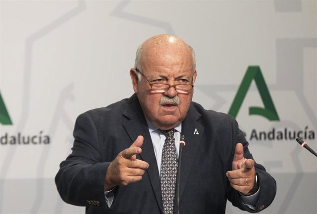 El consejero de Salud y Familias, Jesús Aguirre, este martes durante su intervención en la rueda de prensa posterior a la reunión del Consejo de Gobierno.