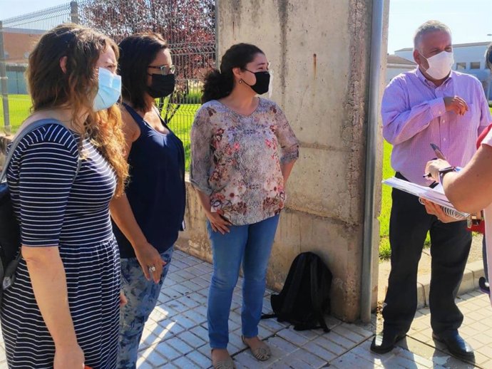 La portavoz de Unidas Podemos por Andalucía, Inmaculada Nieto, en su comparecencia a las puertas del Hospital de Andújar