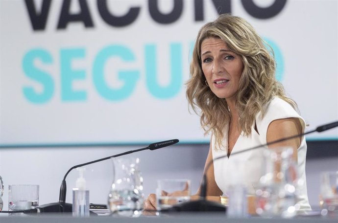 La vicepresidenta segunda y ministra de Trabajo y Economía Social, Yolanda Díaz, comparece en una rueda de prensa posterior al Consejo de Ministros celebrado en Moncloa, a 28 de septiembre de 2021, en Madrid, (España). 