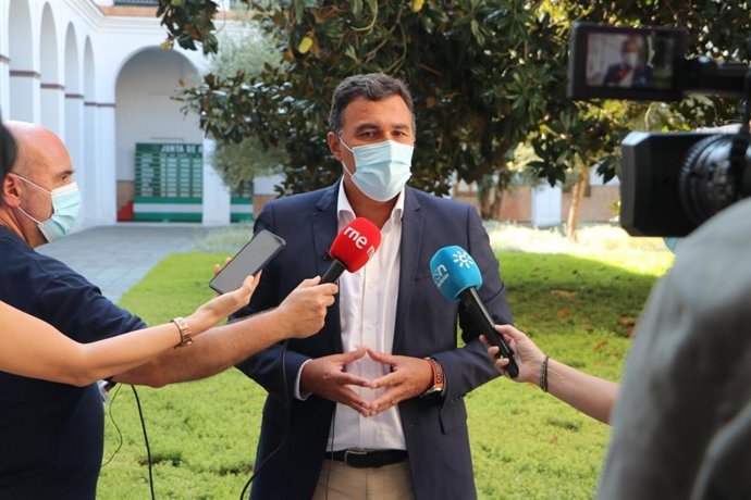 Carlos Hernández White