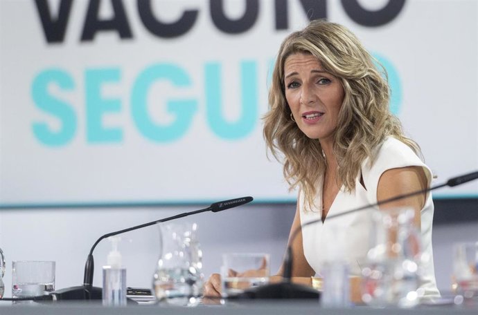 La vicepresidenta segunda y ministra de Trabajo y Economía Social, Yolanda Díaz, comparece en una rueda de prensa posterior al Consejo de Ministros de este martes.