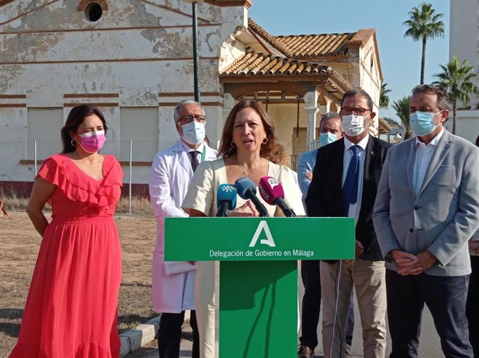 La delegada del Gobierno andaluz en Málaga, Patricia Navarro, visita el Hospital Marítimo de Toremolinos