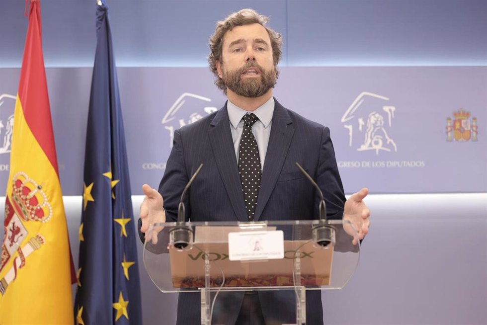 El portavoz de Vox en el Congreso, Iván Espinosa de los Monteros, en una rueda de prensa posterior a la Junta de Portavoces en el Congreso de los Diputados