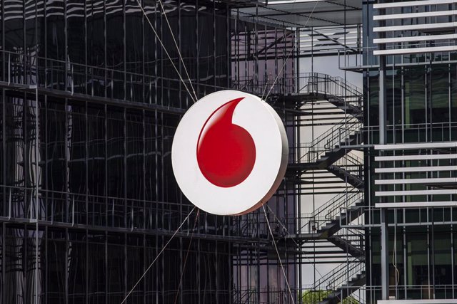 Logo de la sede de Vodafone en Madrid el día en el que la compañía de telefonía ha anunciado un ERE para 515 empleados, a 15 de septiembre de 2021, en Madrid (España). 
