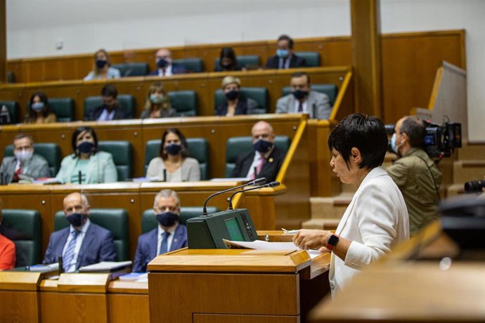 Archivo - La candidata de EH Bildu a lehendakari, Maddalen Iriarte, durante el pleno en el Parlamento Vasco 