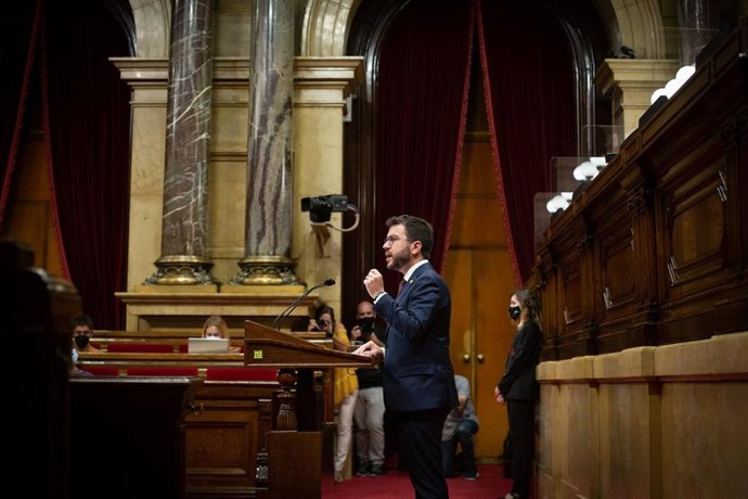 El president de la Generalitat, Pere Aragons, interviene en su primer debate de Política General (DPG), en el Parlament de Catalunya, a 28 de septiembre de 2021, en Barcelona, Cataluña (España). En esta sesión plenaria se pone a prueba la estabilidad d