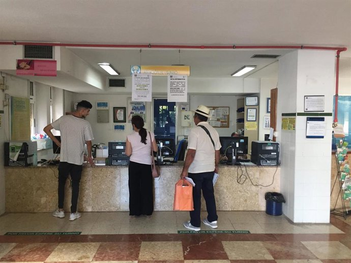 Archivo - Imagen de archivo de un centro de salud.