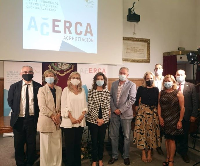 La presidenta de la S.E.N, Patricia de Sequera, junto a los presidentes de ALCER, ONT, y SEDEN, los coordinadores del proyecto ACERCA, y los responsables de las Consejerías de Salud de Madrid, Andalucía y Castilla y León.