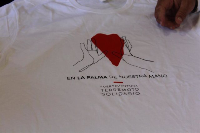 Camiseta solidaria que se venderá en Fuerteventura para recaudar fondos para La Palma