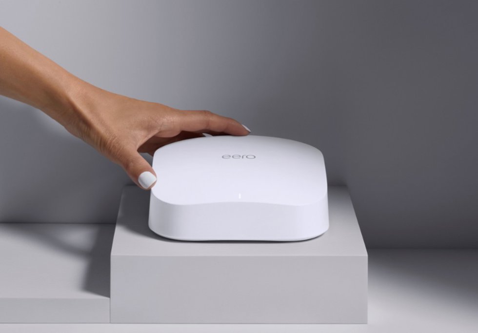 El router eero 6 Pro de Amazon.
