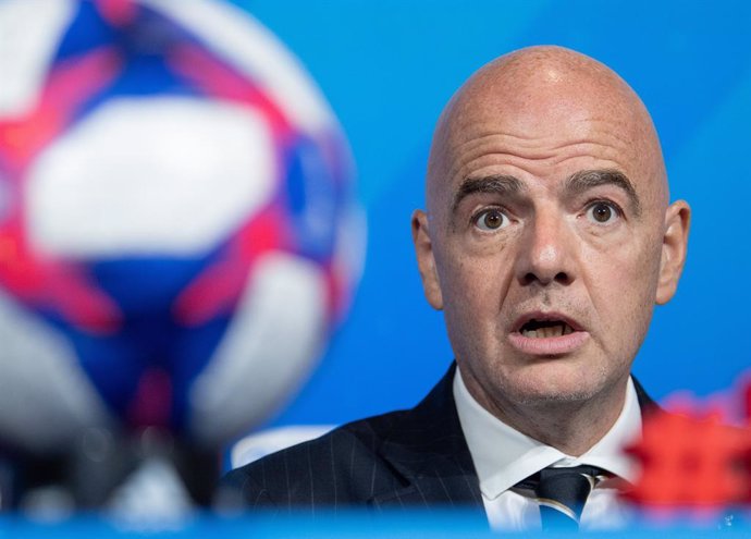 Archivo - FILED - 05 July 2019, France, Lyon: FIFA President Gianni Infantino speaks during a Press Conference. FIFA boss Gianni Infantino and retired star Fabio Cannavaro expressed similar cautious opinions on the restart of football as the world strug