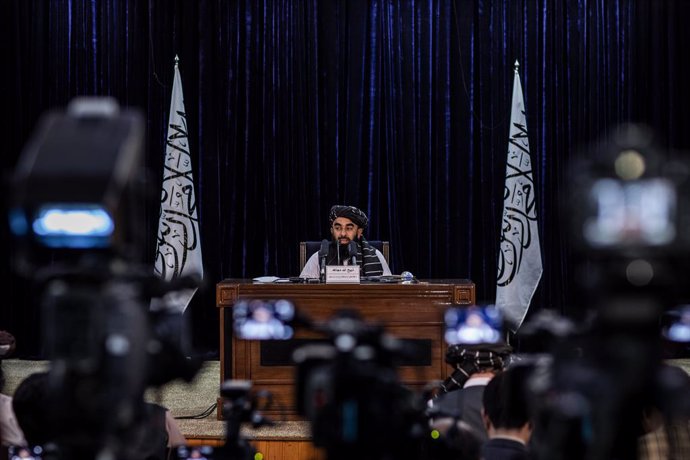 21 September 2021, Afghanistan, Kabul: Taliban government spokesman Zabihullah Mujahid delivers a news conference in Kabul. Further ministers and deputies were named as part of the Taliban interim government, none of them are women. Photo: Oliver Weiken