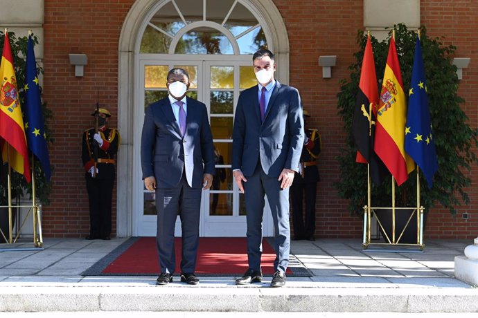 El presidente del Gobierno, Pedro Sánchez, se ha reunido en el Palacio de la Moncloa con su homólogo angoleño, Joo Loureno