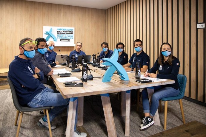 Los miembros de la candidatura de Andorra 2027 presentan su proyecto ante la FIS