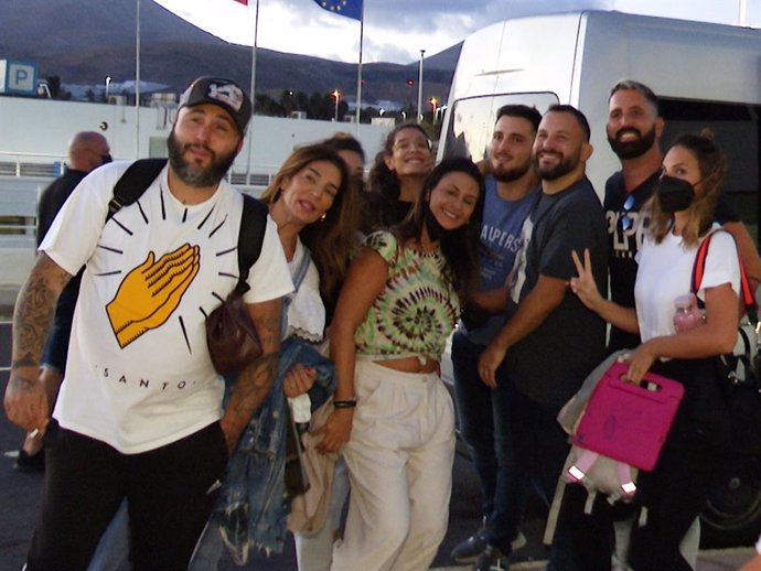 Kiko Rivera, Raquel Bollo, Irene Rosales y más amigos a su llegada a Lanzarote