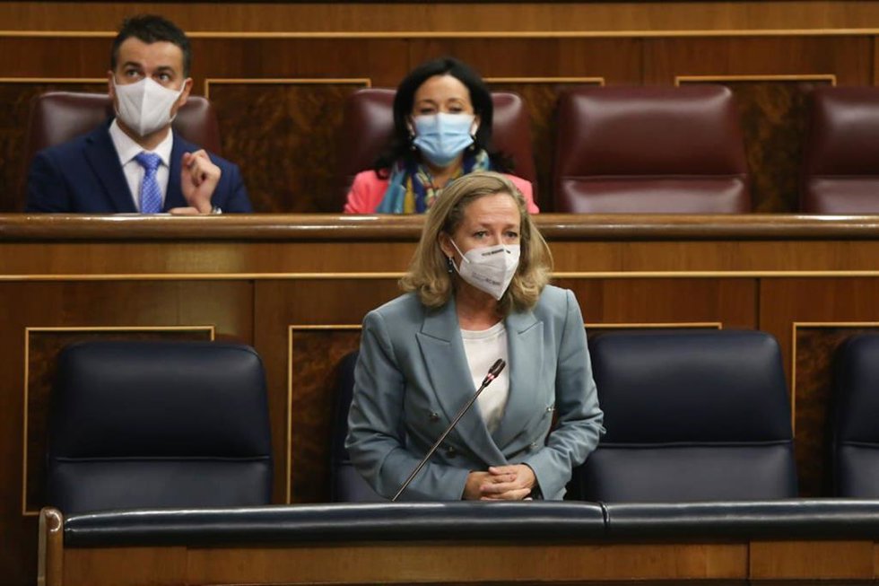 La vicepresidenta de Asuntos Económicos, Nadia Calviño, en el Congreso